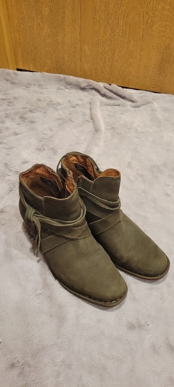 Born Ankle Boots Womens Size 6.5 Brown Leather Distressed Suede Wrap Tassel